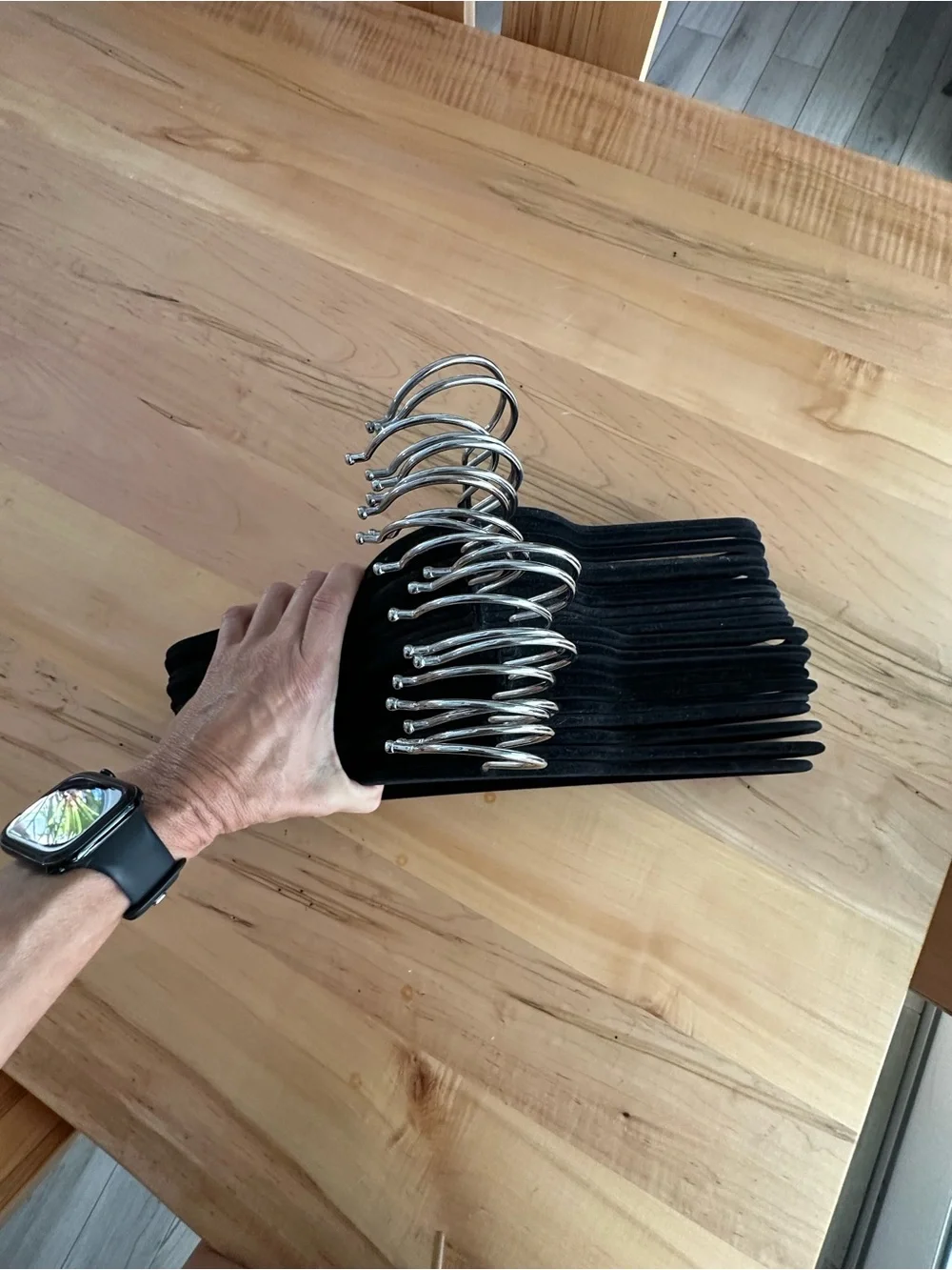 20 velvet hangers